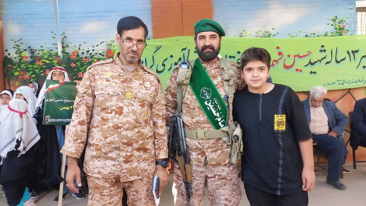 حضور نظامیان در راهپیمایی