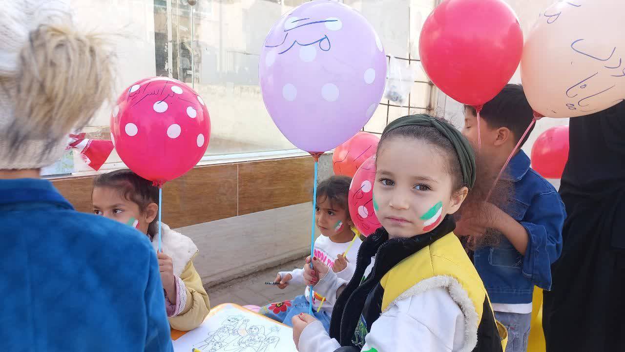 حضور کودکان در راهپیمایی