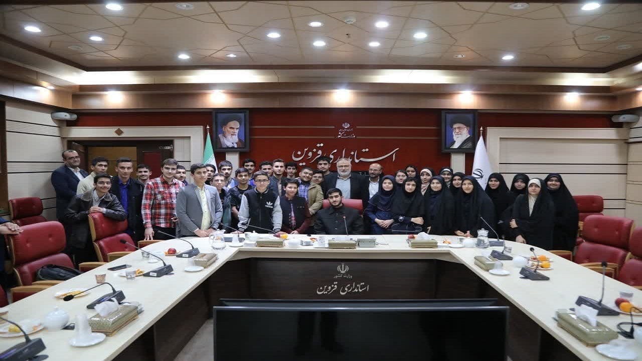 دانش آموزان رشد همه جانبه را در صدر برنامه زندگی خود قرار دهند