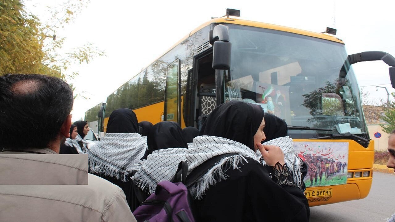 ۳۰۰ دانش آموز دختر اراکی به مناطق عملیاتی جنوب کشور اعزام شدند