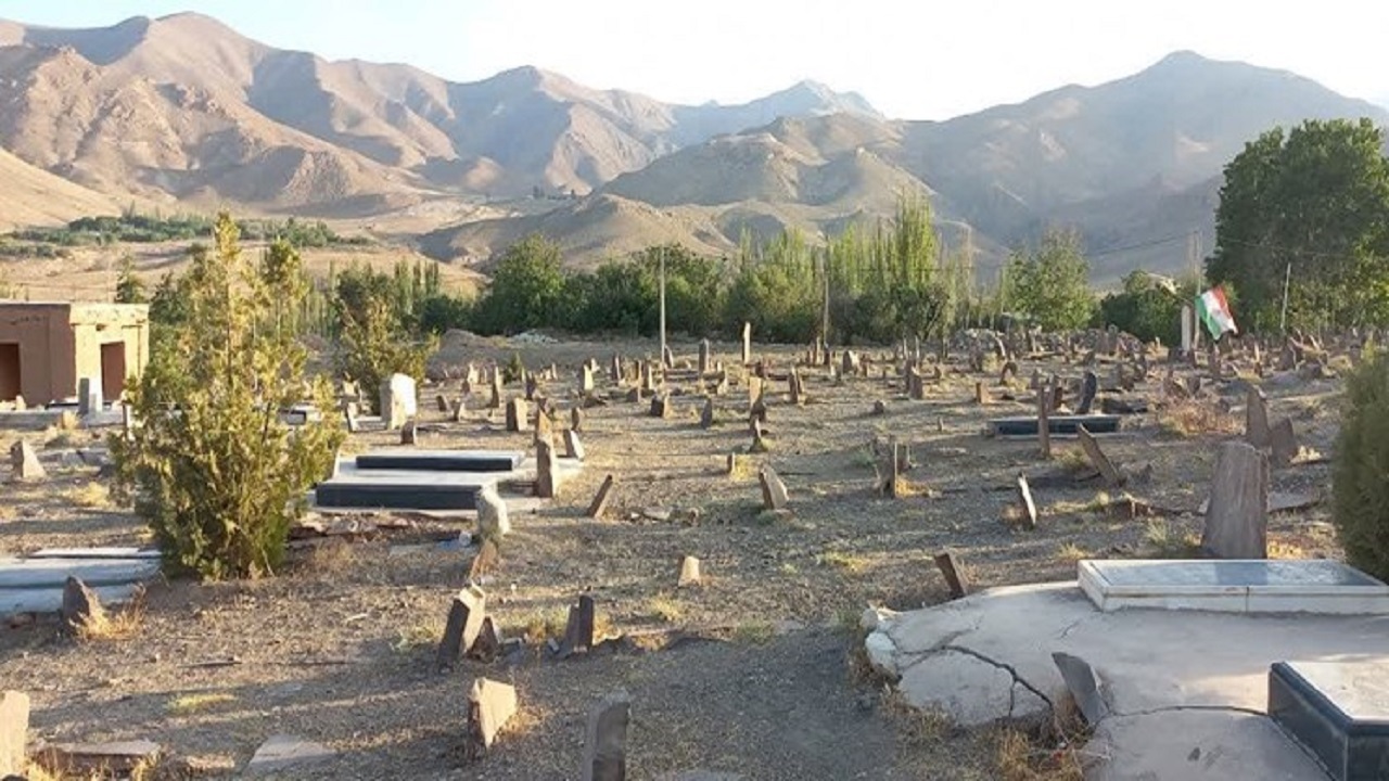 گورستان ۲۵۰۰ ساله روستای طره نطنز