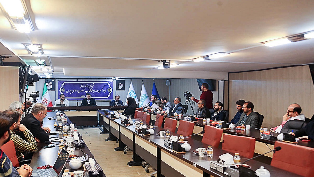 هفته کتاب را به حرکت عمومی تبدیل کنیم/ جشن هفته کتاب از مدارس آغاز شود