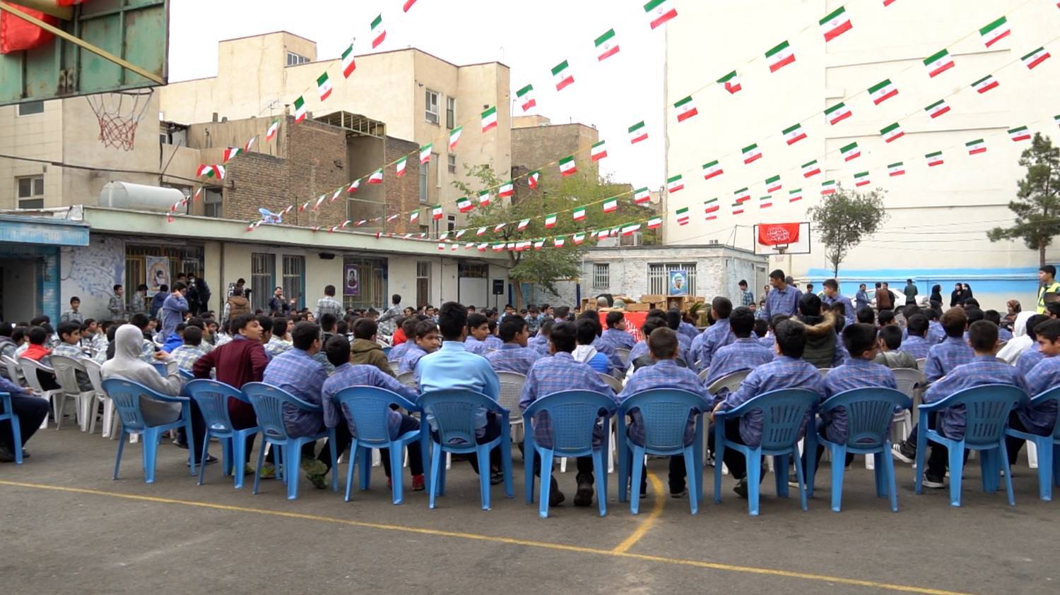 حضور دانش آموزان در مراسم یادواره شهدا