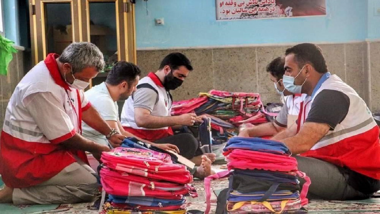 اهدای هزار و ۱۱۰ بسته لوازم التحریر به دانش آموزانِ کم برخوردارِ گلستانی