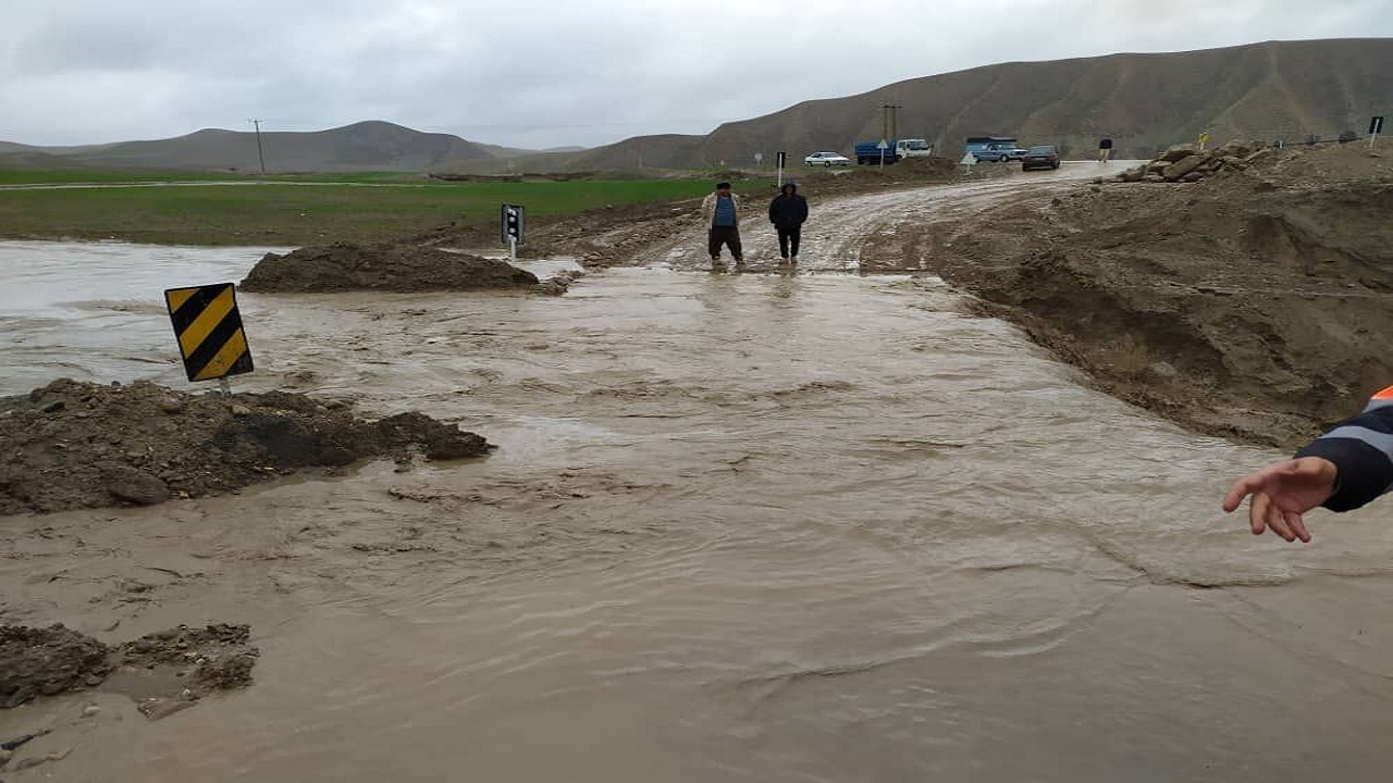 خسارت بارش شدید باران در کلاله/مدارس نوبت صبح و عصر تعطیل شدند