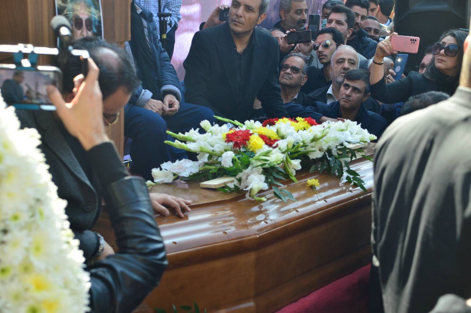 پیکر اکبر گلپایگانی