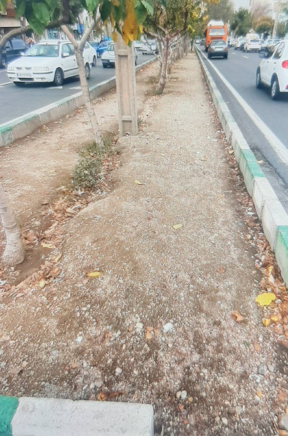 بلوار خاکی در منطقه حکیمیه شهر تهران