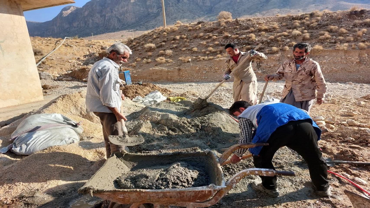 صف آرایی جهادگران روستای الیف برای خدمات رسانی صف آرایی جهادگران روستای الیف برای خدمات رسانی