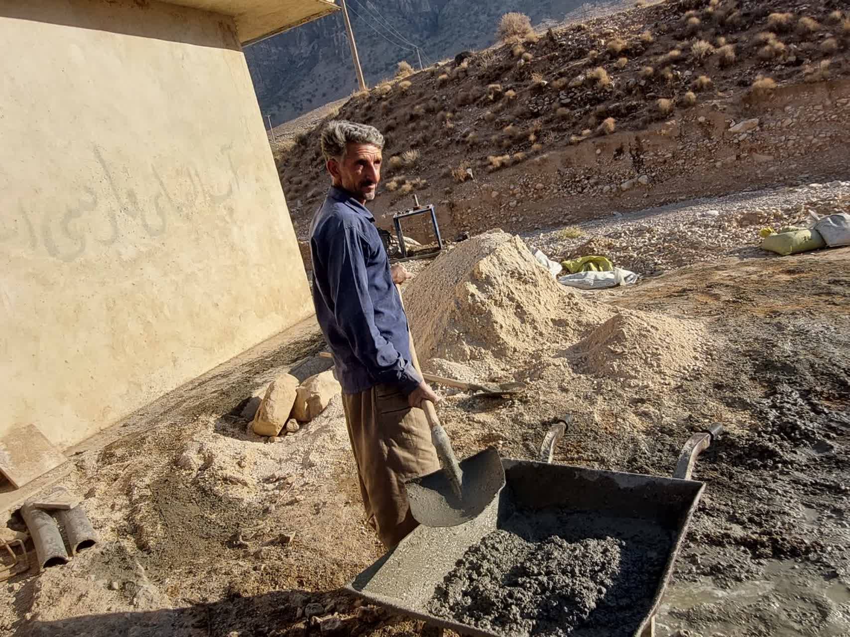 صف آرایی جهادگران روستای الیف برای خدمات رسانی صف آرایی جهادگران روستای الیف برای خدمات رسانی