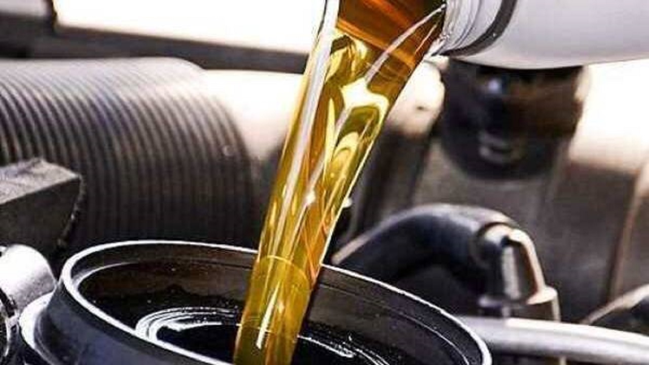 کمبودی در بازار روغن موتور خودرو نداریم