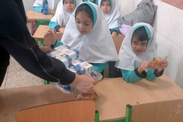 آغاز توزیع شیر رایگان در مدارس فارس