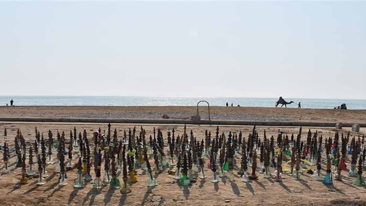 جمع آوری قلیان سراهای غیر مجاز در ساحل بندرعباس