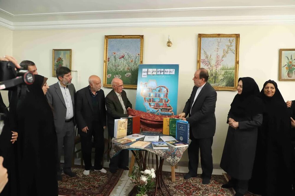 رونمایی از پوستر هفته کتاب در همدان