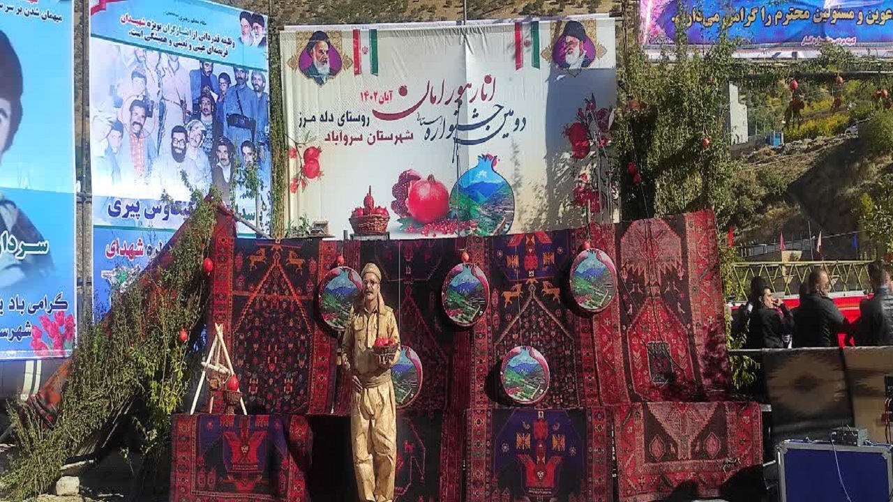 جلوه ای از جشن شکرانه برداشت انار در روستای دله مرز + فیلم