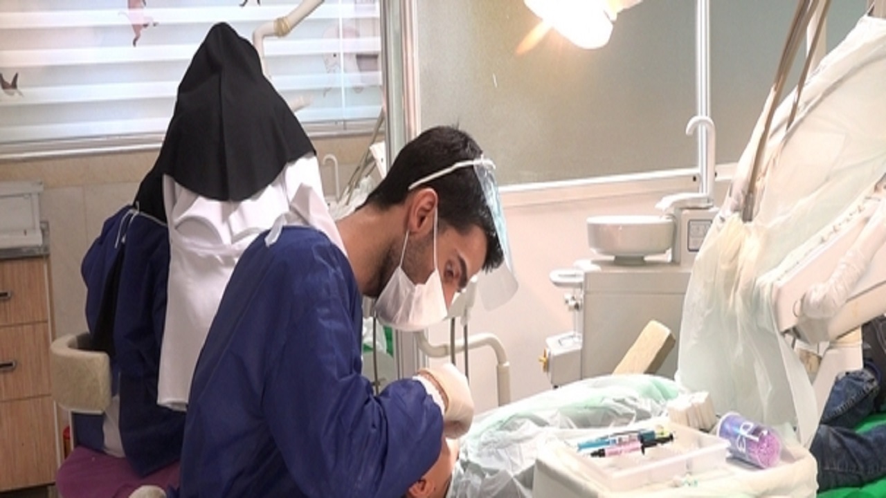 ارائه خدمات رایگان دندانپزشکی به مددجویان کمیته امداد قم