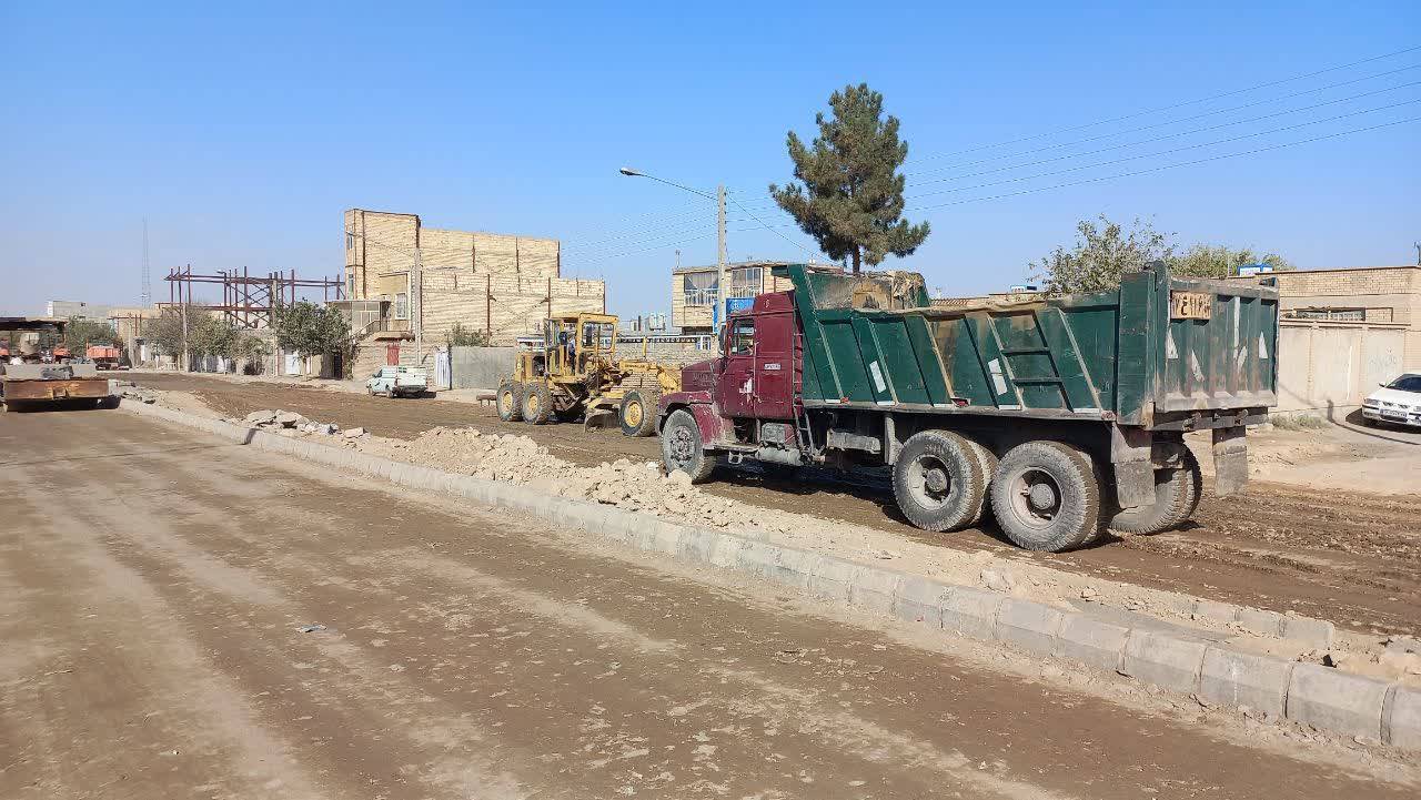 آسفالت کردن معابر شهرستان صالح آباد