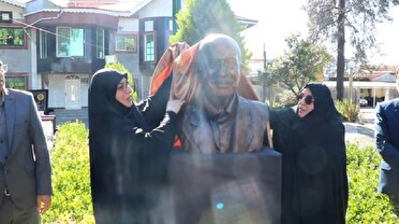 رونمایی از تندیس شاعر آیینی در انزلی