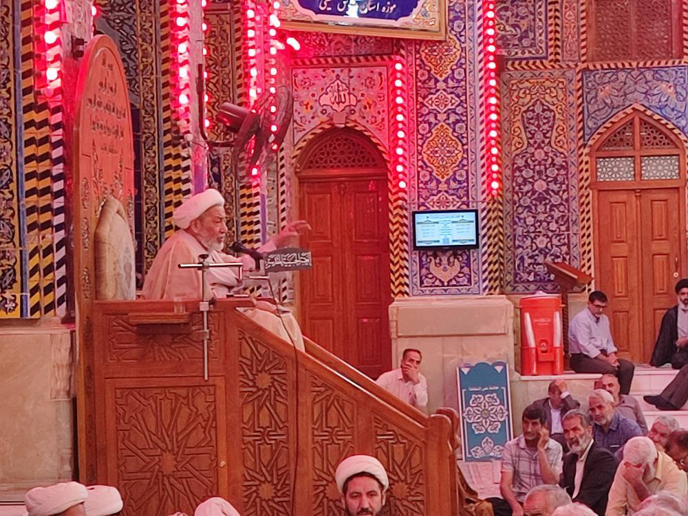 برگزاری مراسم سخنرانی در حرم امام سوم شیعیان