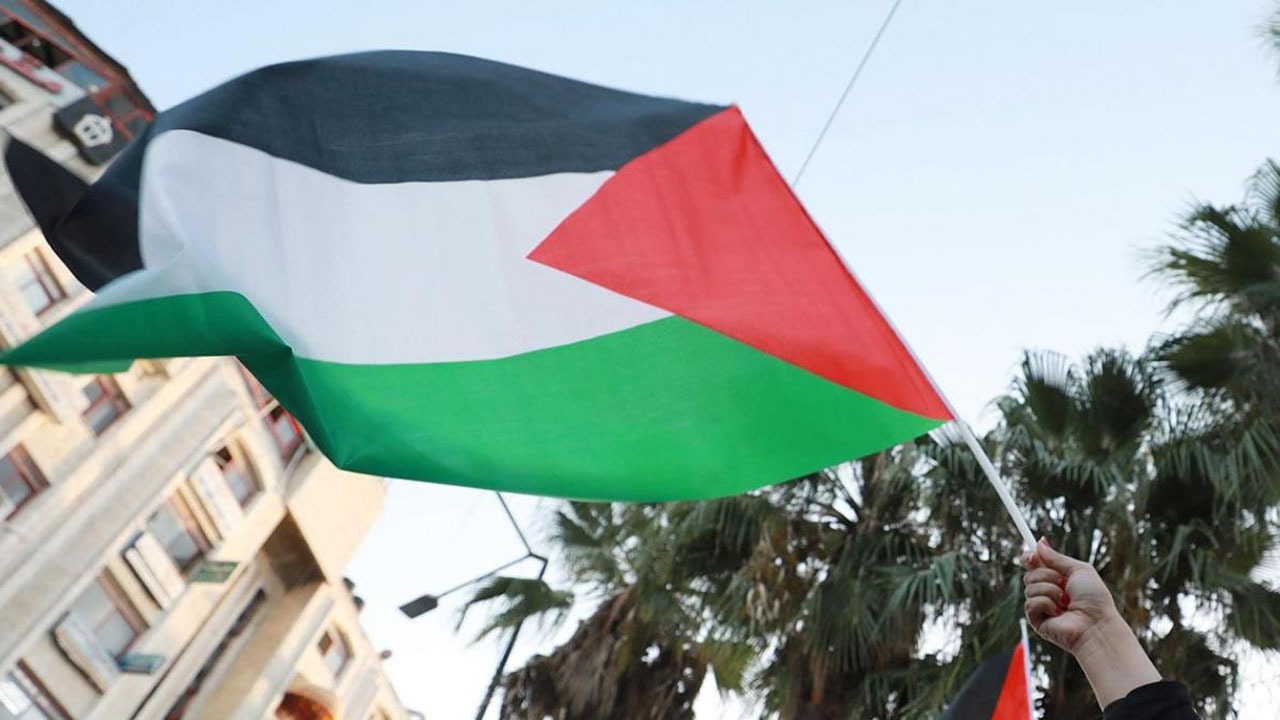 خلاقیت میوه فروش یمنی در حمایت از مردم فلسطین + عکس