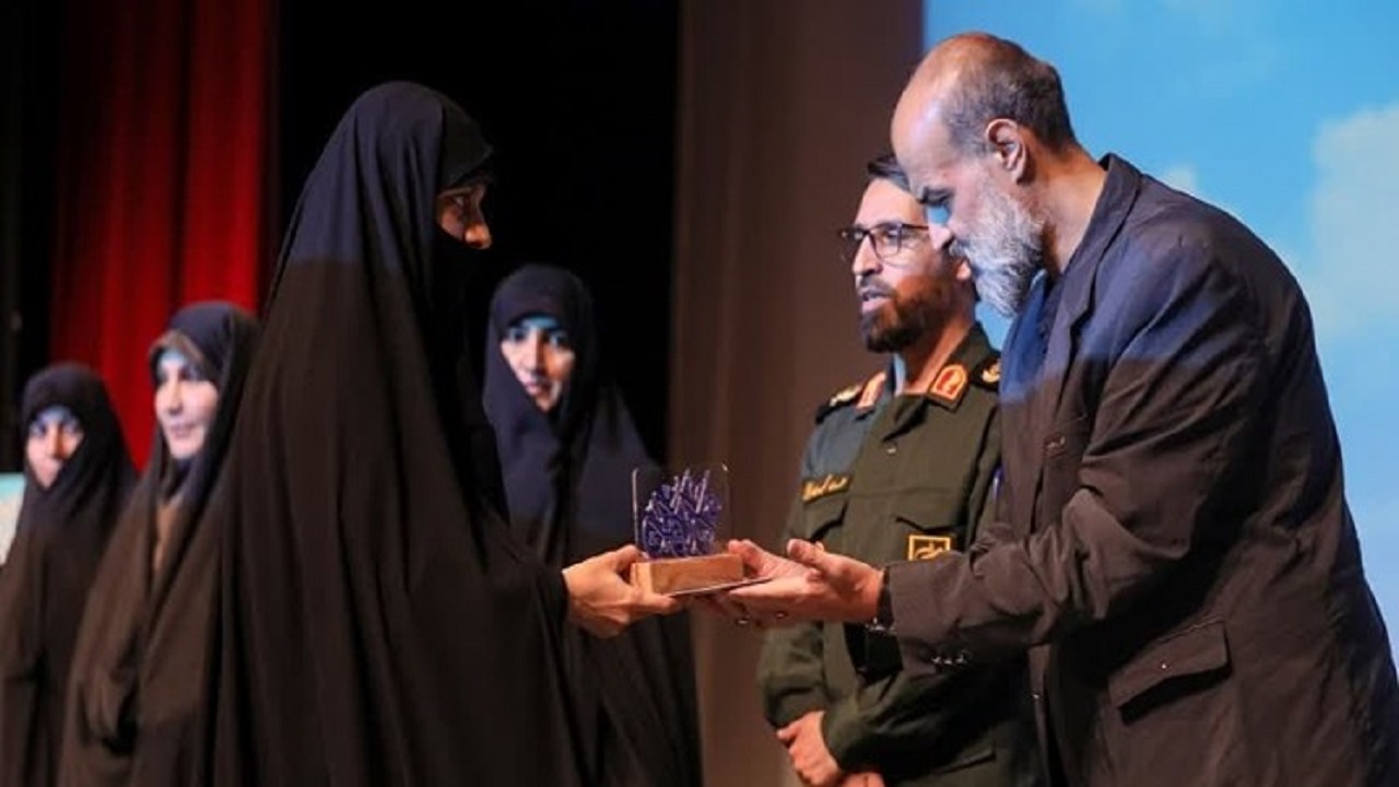 برگزیدگان جشنواره «تئاتر چلچراغ» در قم تجلیل شدند