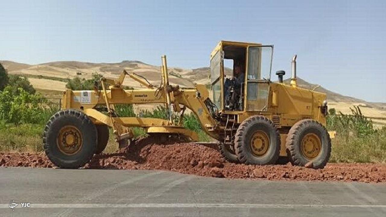 پاکسازی بیش از هزار و ۵۰۰ کیلومتر از حریم جاده‌های آذربایجان‌غربی