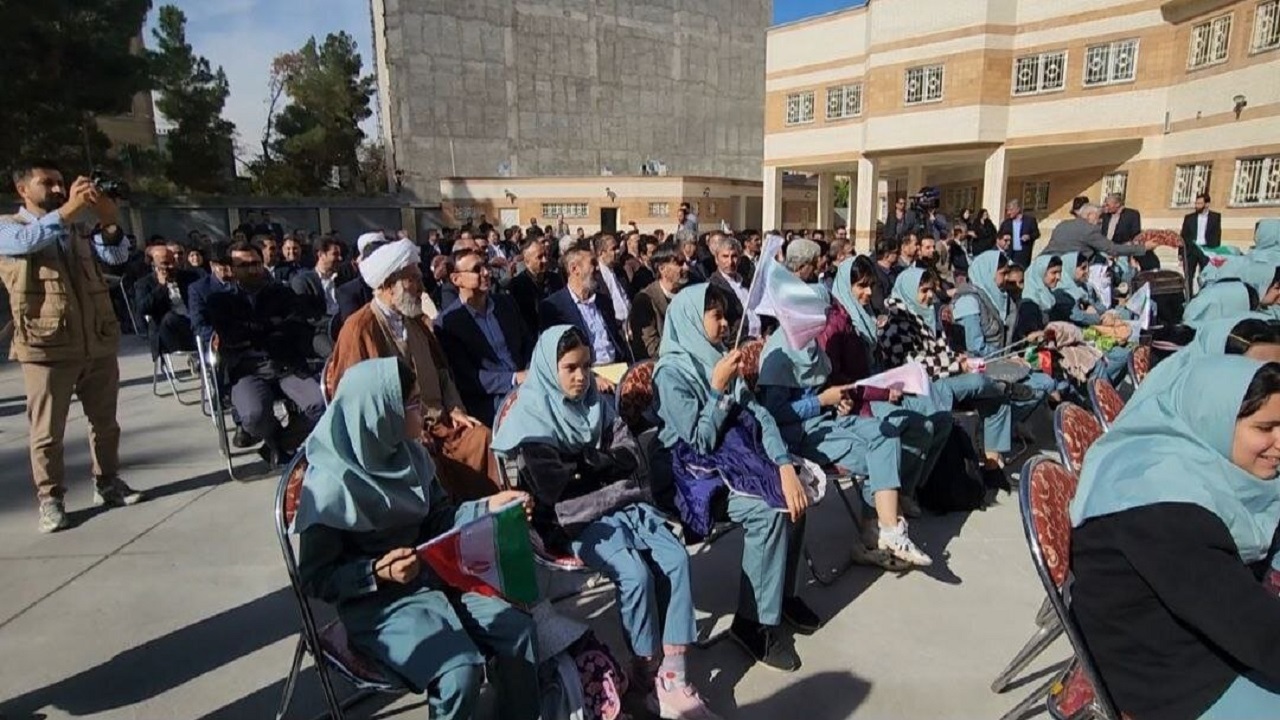 وقتی که وزیر جای دانش آموزان را با مسئولان عوض کرد