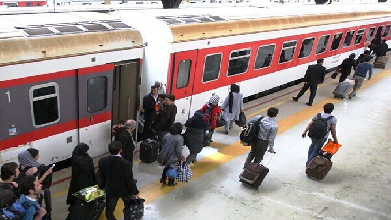 جابه جایی ۲۲۸ هزار و ۹۱۳ مسافر در راه آهن زاگرس
