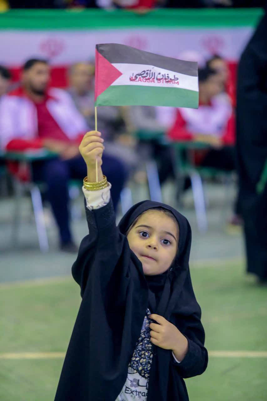 حضور کودکان در اجتماع بزرگ خانوادگی