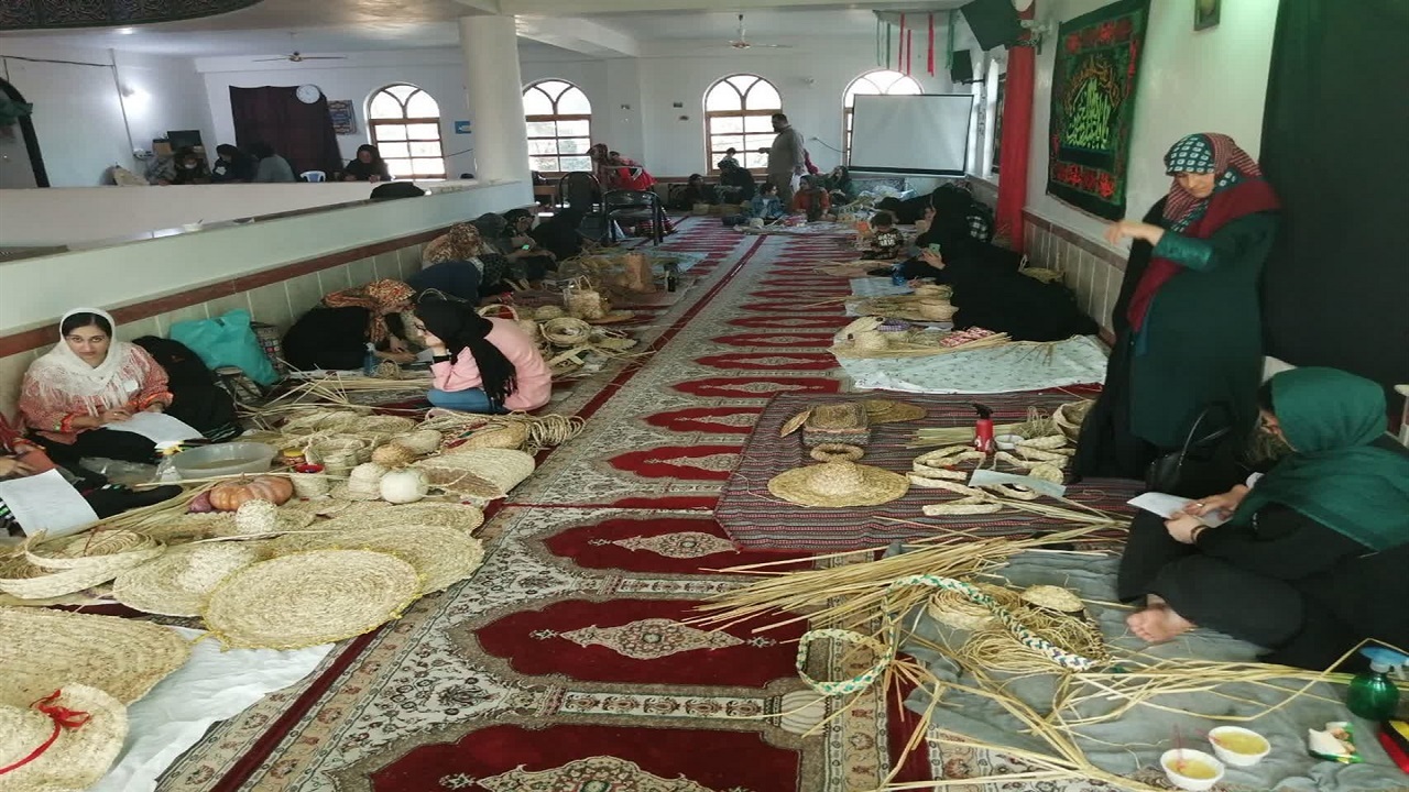 آموزش حصیربافی به بانوان روستایی شهرستان رشت