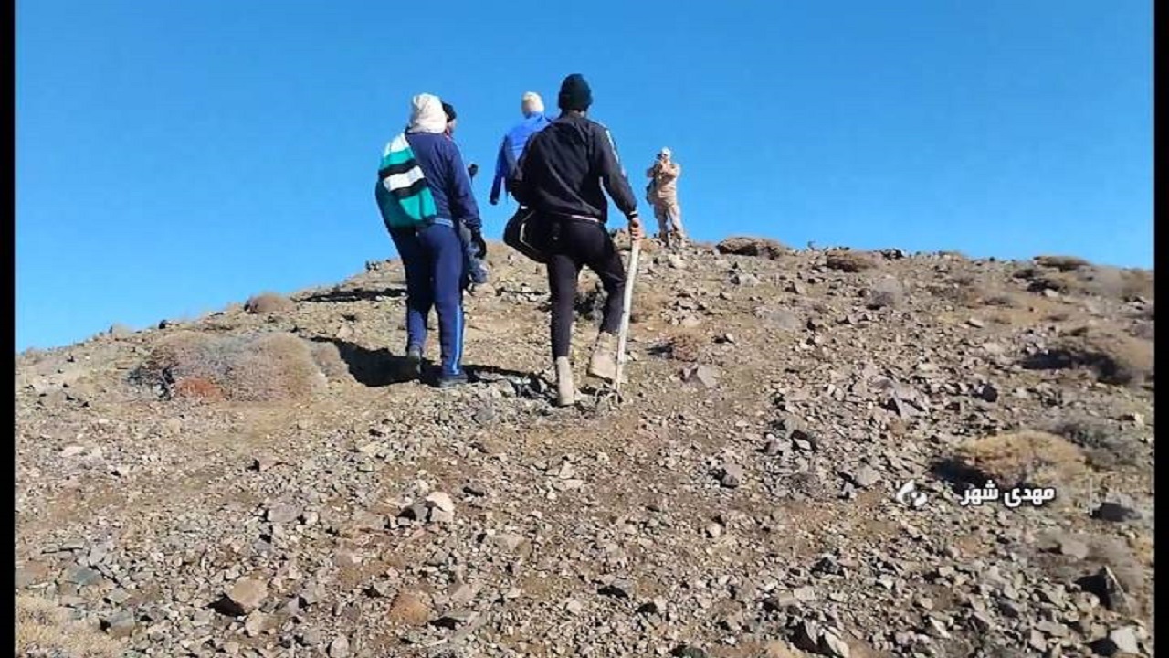 صعود کوهنوردان بسیجی سمنان به قله سیاه کوه