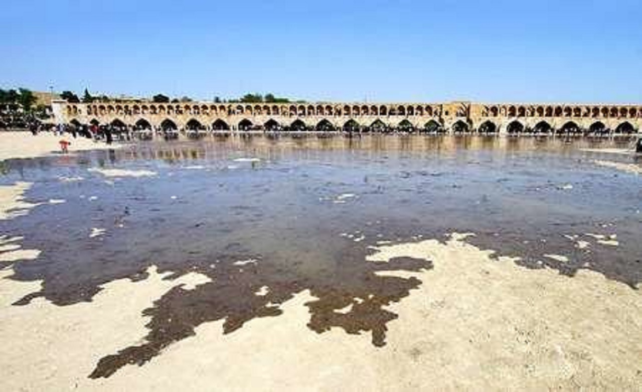 زاینده رود به اصفهان رسید + فیلم