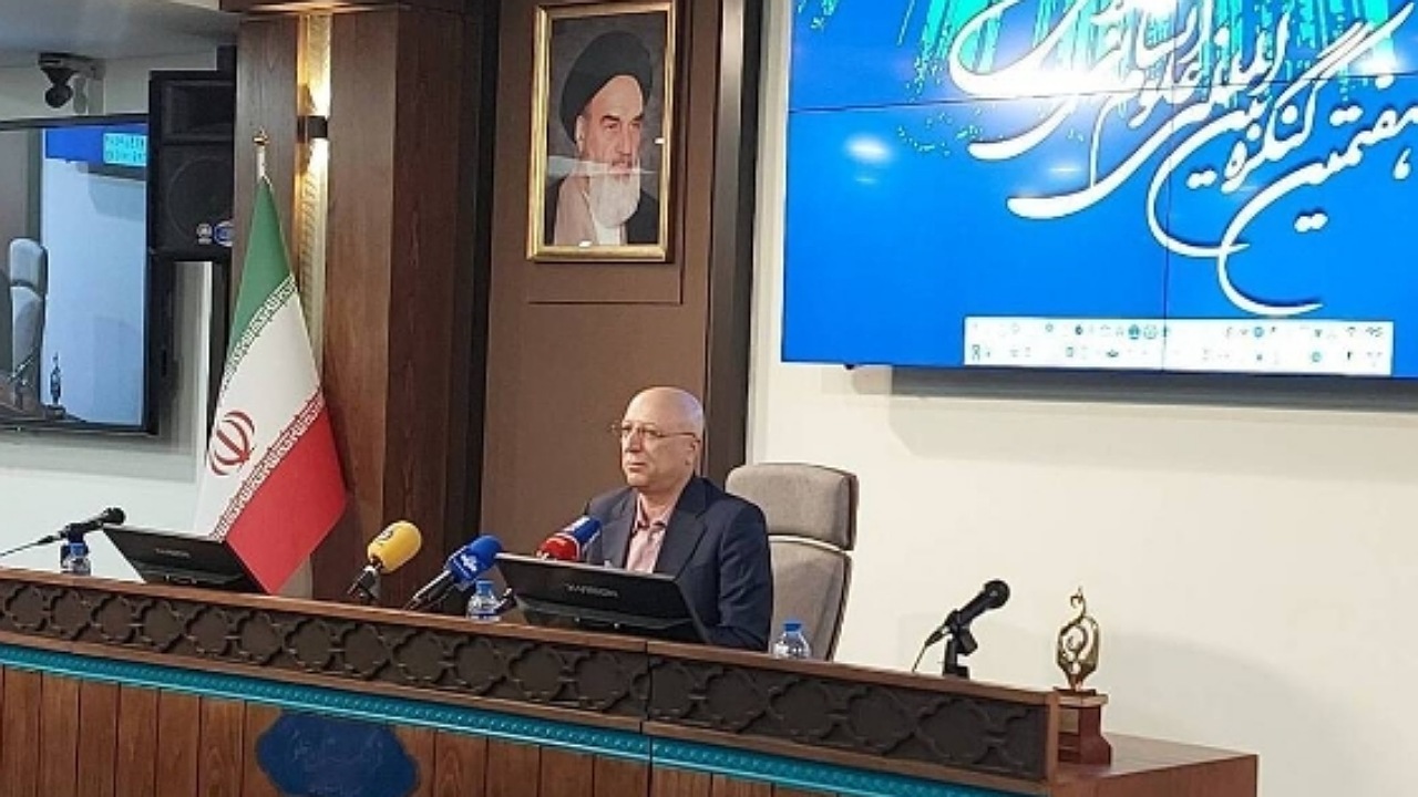 دانشجويان باید در پايان‌نامه های خود راهكار ارائه دهند
