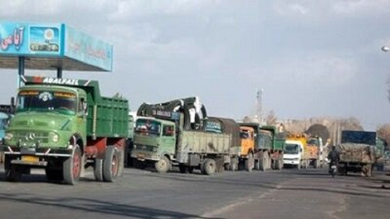 بارنامه‌های صوری عامل اصلی افزایش صف در جایگاه‌های سوخت منطقه زاهدان