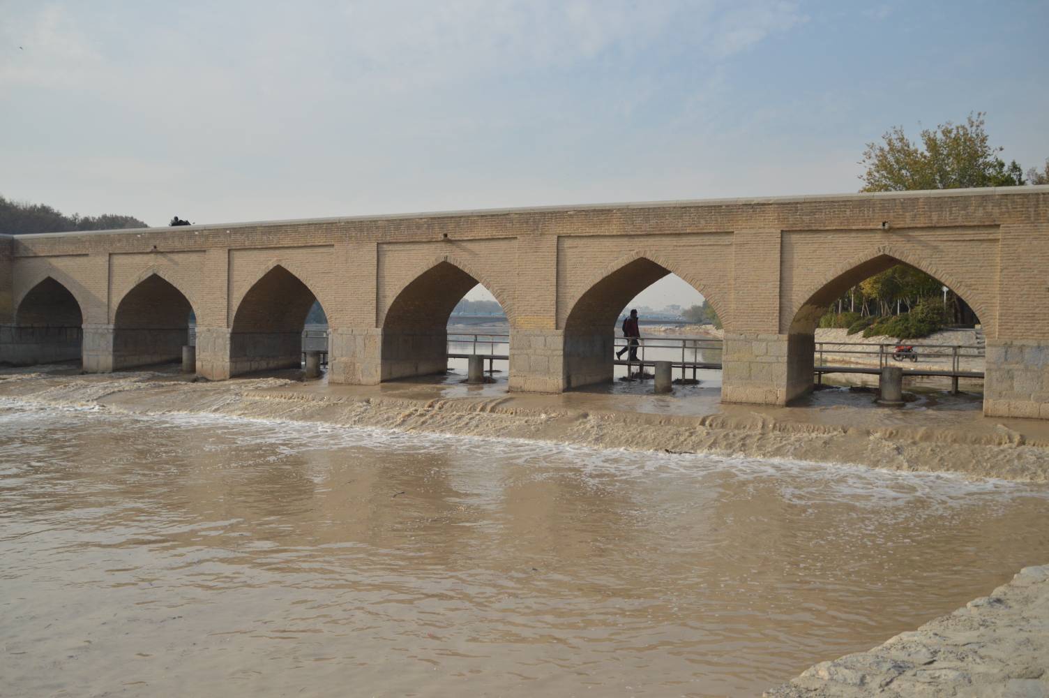 آب رودخانه زاینده رود آب رودخانه زاینده رود