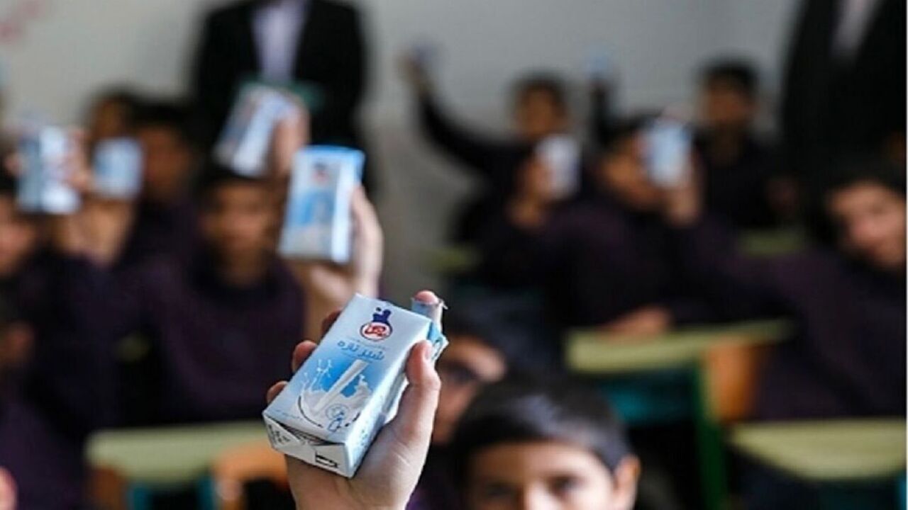 آغاز نمادین طرح توزیع شیر در مدارس خراسان رضوی از ۲۴ آبان