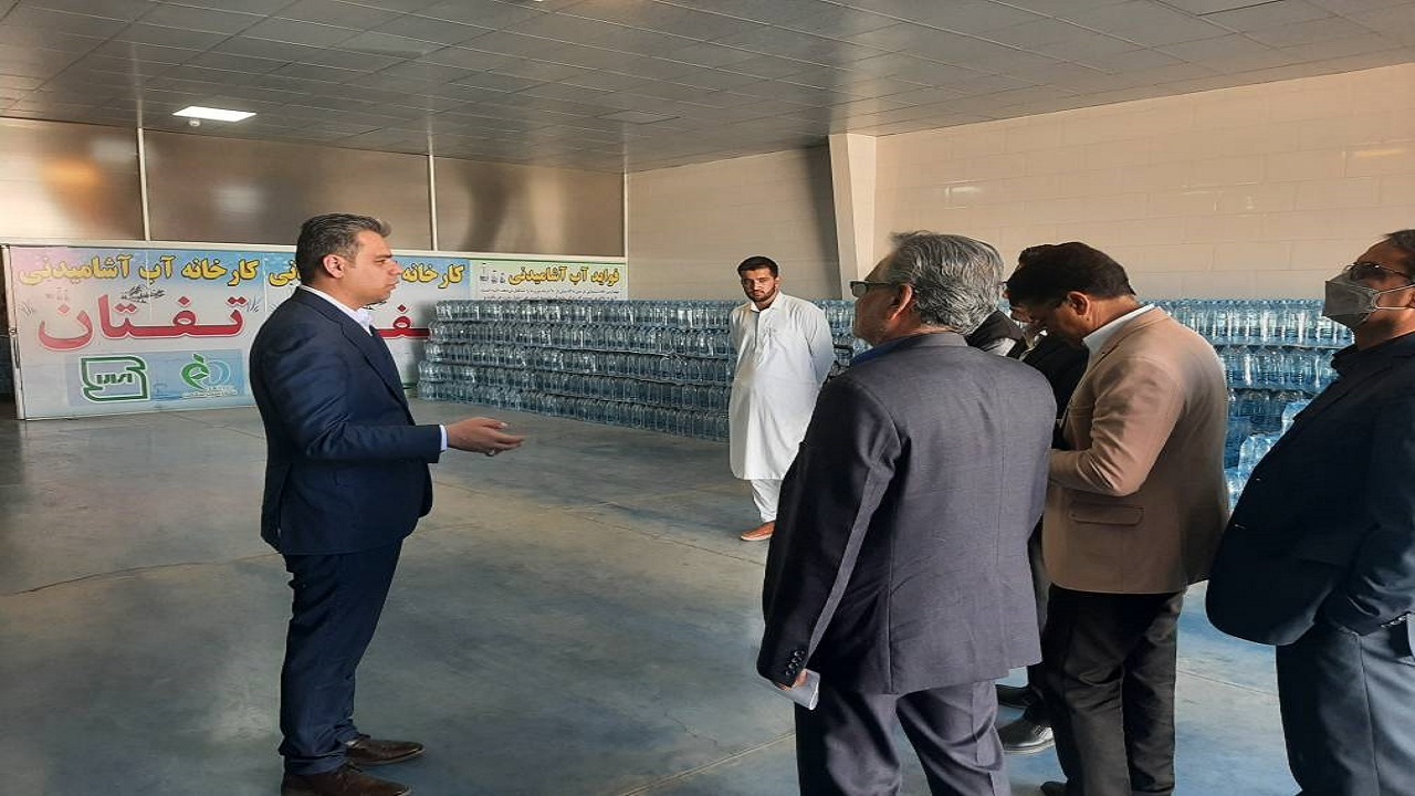 تولید بیش از ۱۲ هزار ظرف آب معدنی توسط سرمایه گذار افغانستانی