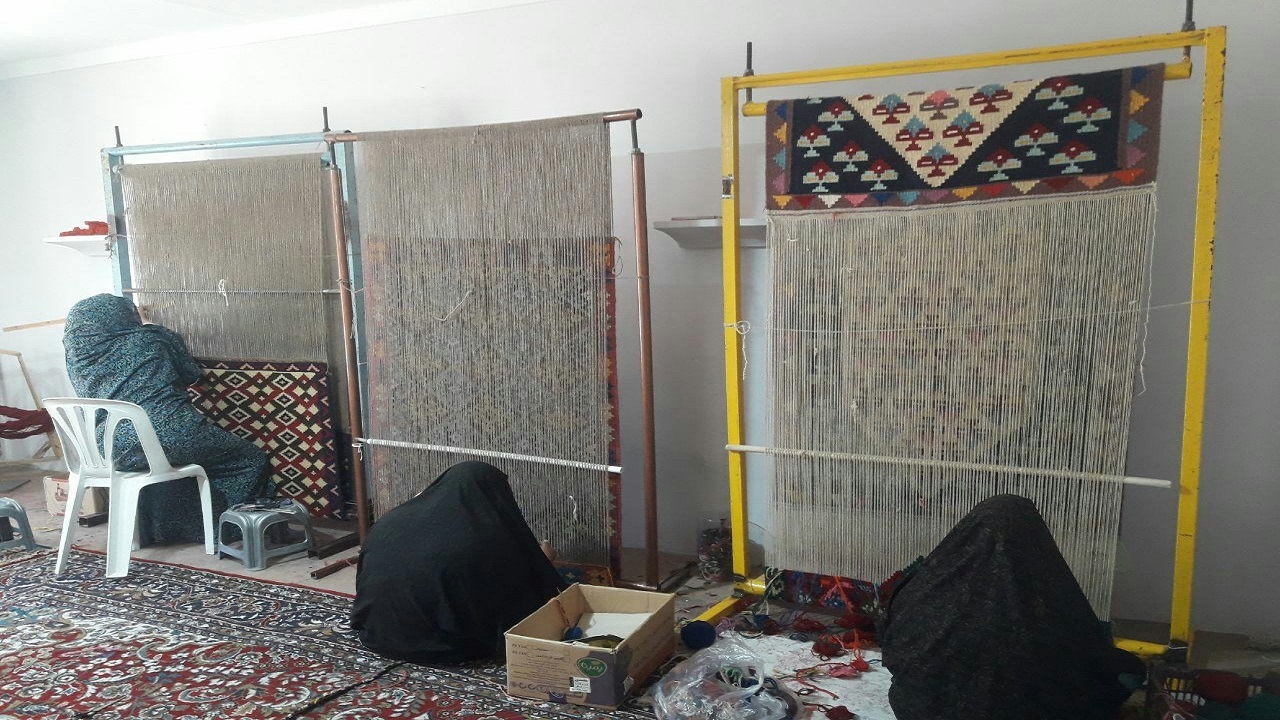 بانویی توانمند که زمینه اشتغال بیش از ۴۰۰ مددجوی کرمانی را فراهم کرد