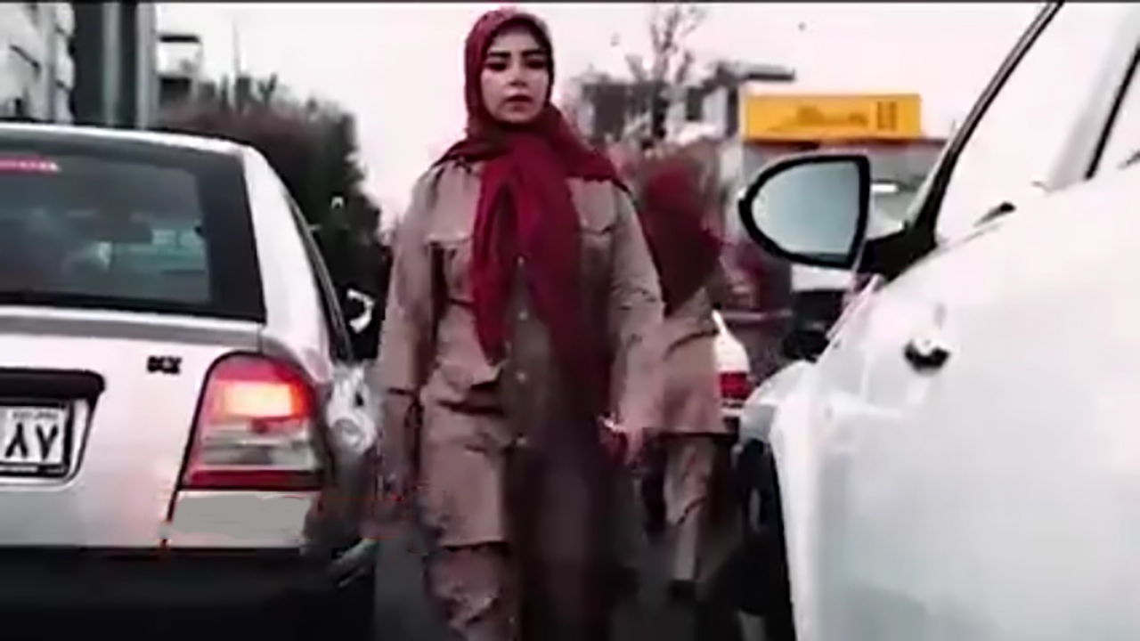 ماجرای رژه منافقین در خیابان‌های تهران چه بود؟ + فیلم