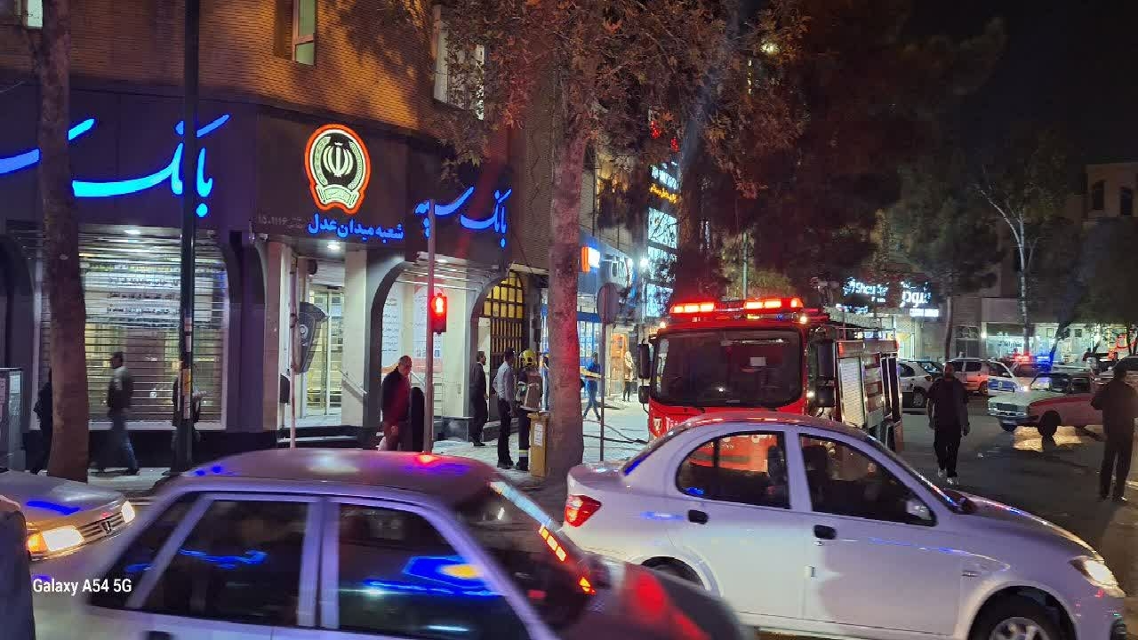 مهار حریق در قسمت انباری بانک سپه قزوین