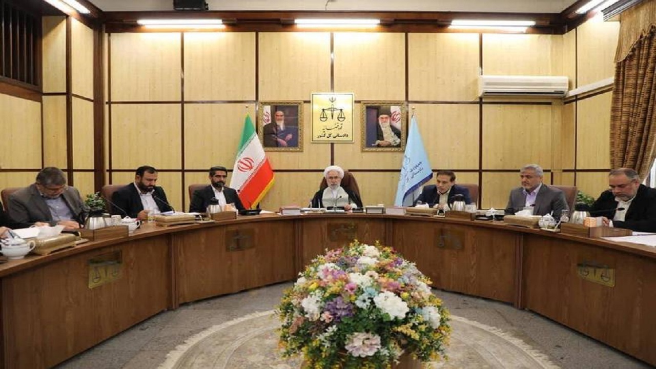 همکاری با شبکه‌های معاند نظام جرم است/ جلوگیری از تخلف انتخاباتی