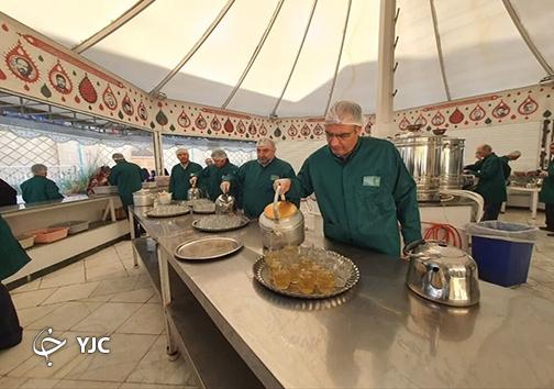 خدمت رسانی خادمیاران هرمزگانی به زائران حرم رضوی