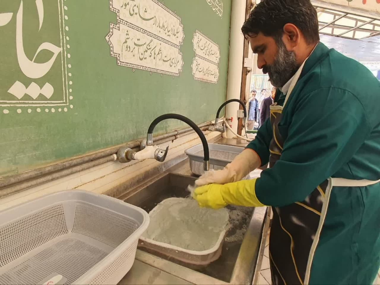 آماده کردن پذیرایی از زائران