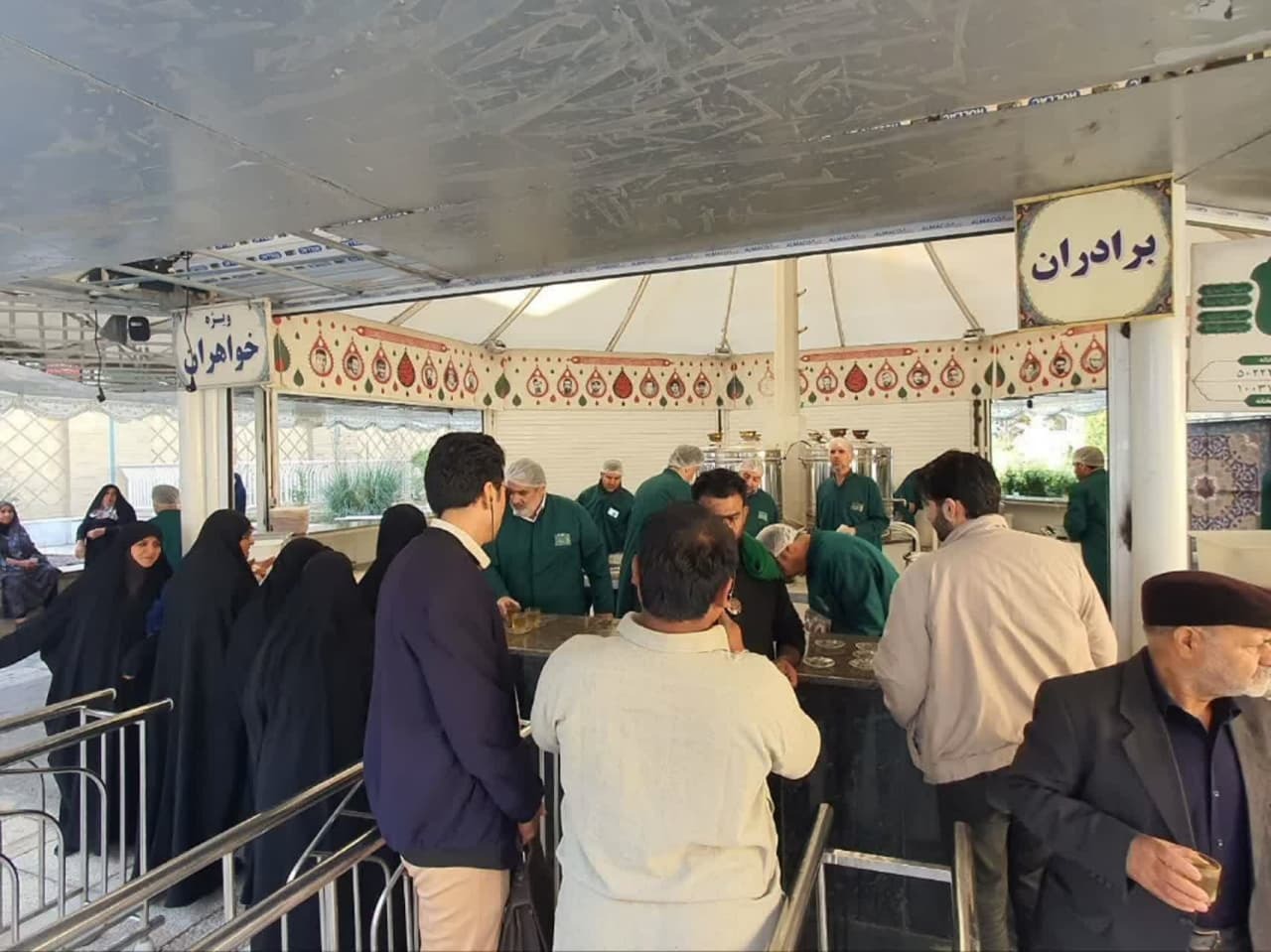 راه اندازی چایخانه حضرتی بندرعباسی ها در حرم رضوی