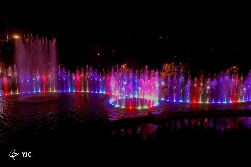 بهره‌برداری از پروژه آبنمای هوشمند موزیکال با استفاده از توان شرکت‌های دانش‌بنیان