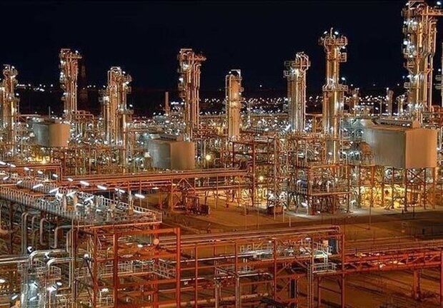 توسعه صنایع پایین دستی پتروشیمی در ایلام