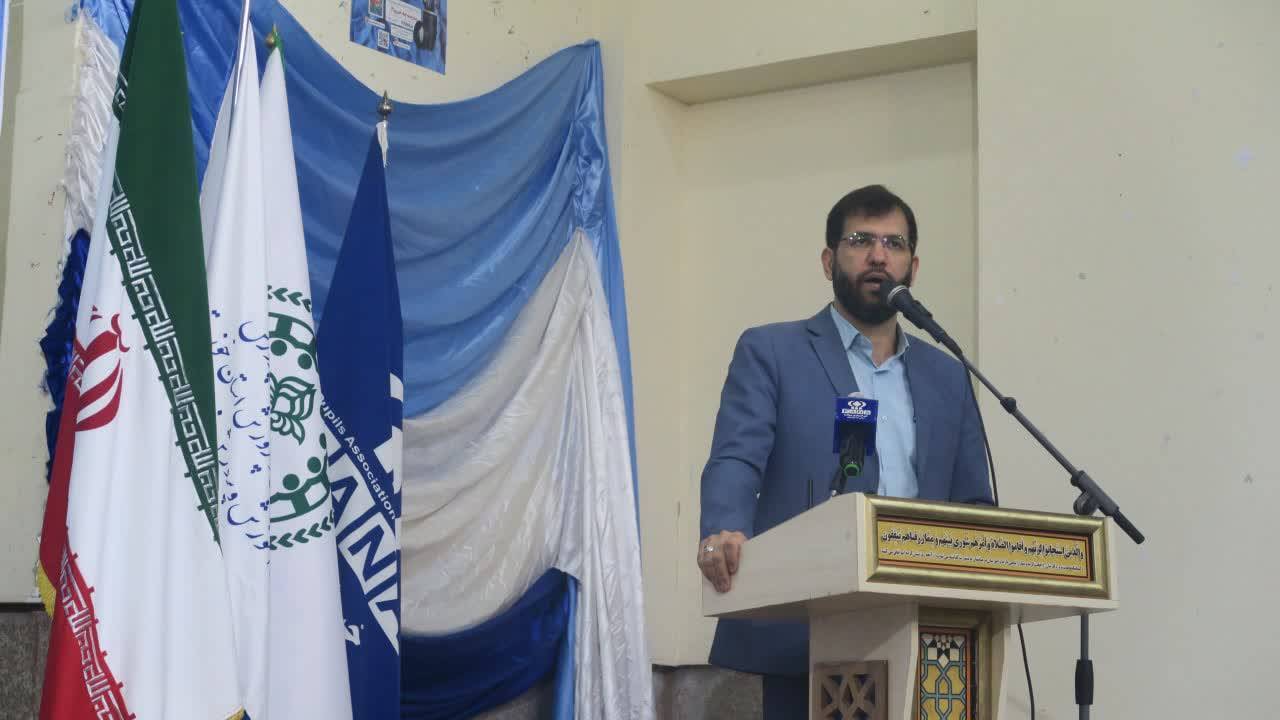 دانش آموز خبرنگار یک ابتکار جریان ساز است