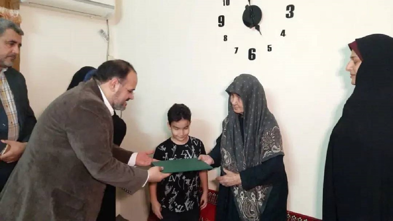 دیدار مدیرکل صدا و سیمای گلستان با خانواده شهیده مرجان نازقلیچی