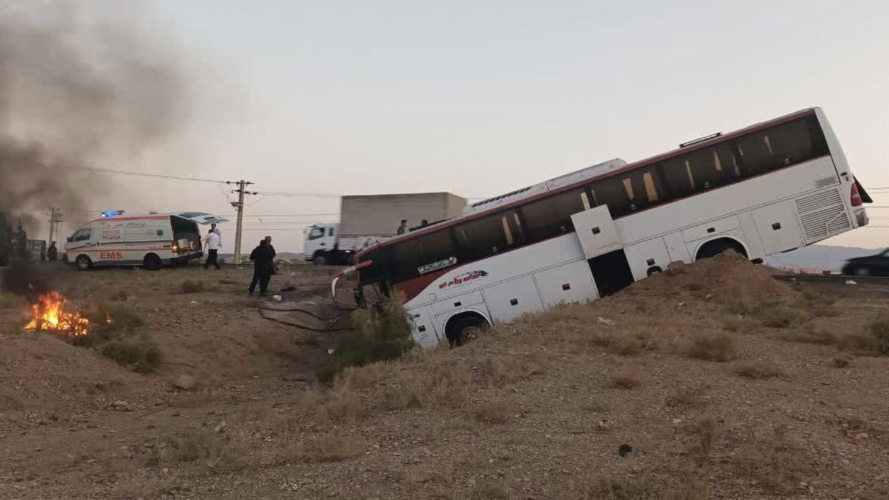 تصادف اتوبوس محور تهران - مشهد در استان سمنان ۲ کشته و ۴۴ مصدوم داشت