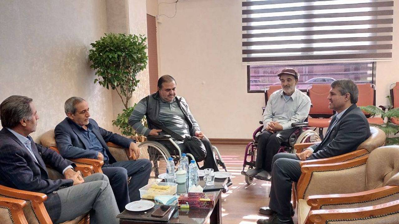 همه باید برای حل مشکلات ایثارگران اهتمام کنند