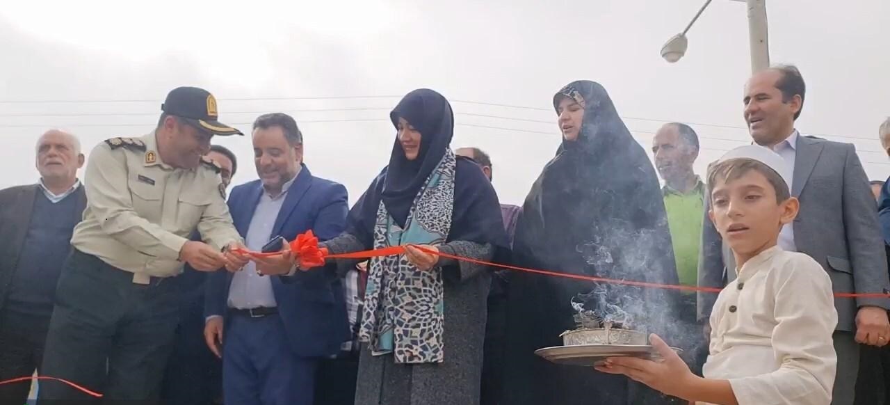 خوروبیابانک همچون خورشید بر نصف جهان می‌تابد